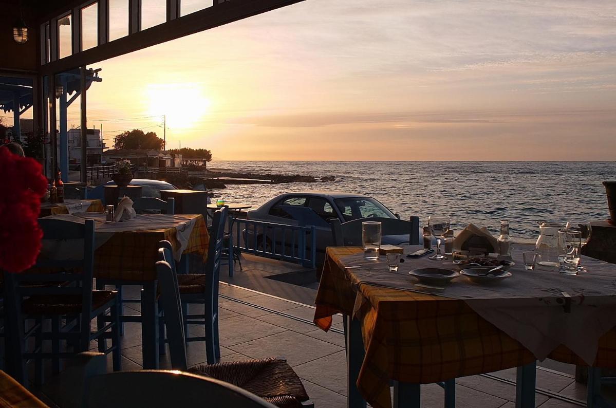 Socrates Apartmens & Restaurant Милатос Екстериор снимка