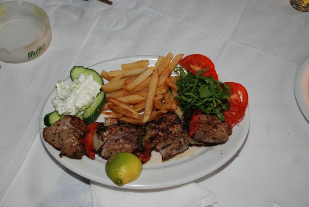 Socrates Apartmens & Restaurant Милатос Екстериор снимка