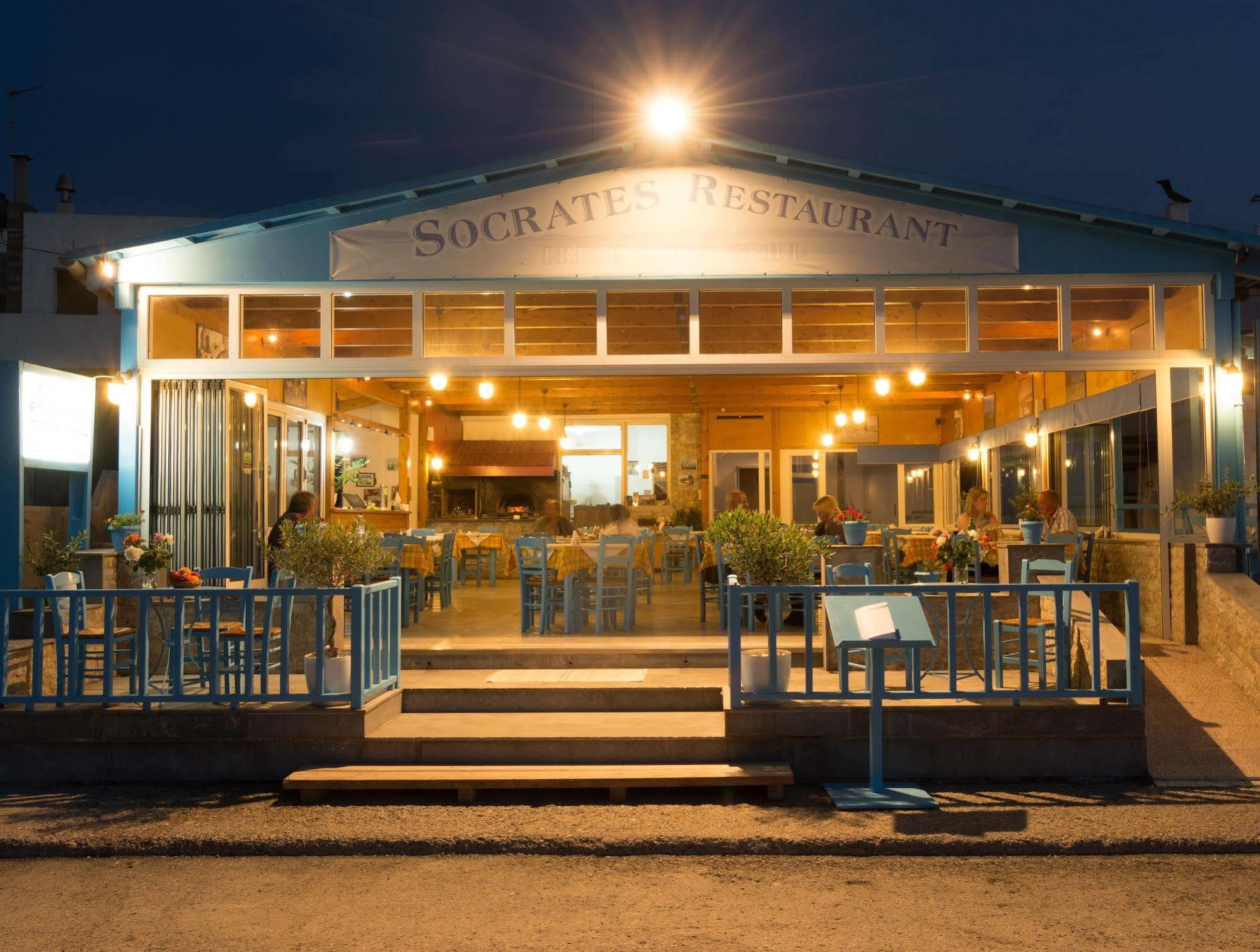 Socrates Apartmens & Restaurant Милатос Екстериор снимка