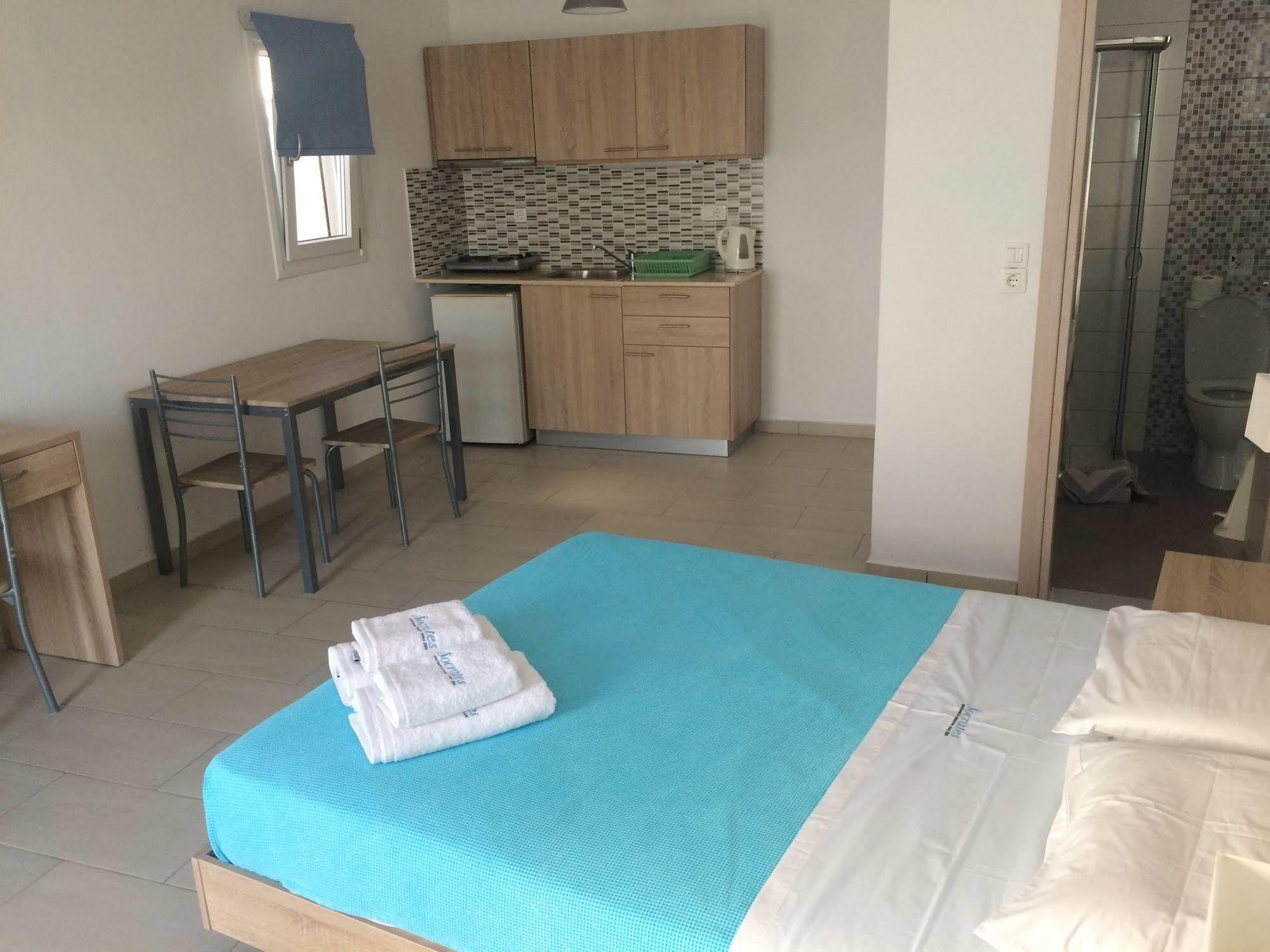 Socrates Apartmens & Restaurant Милатос Екстериор снимка