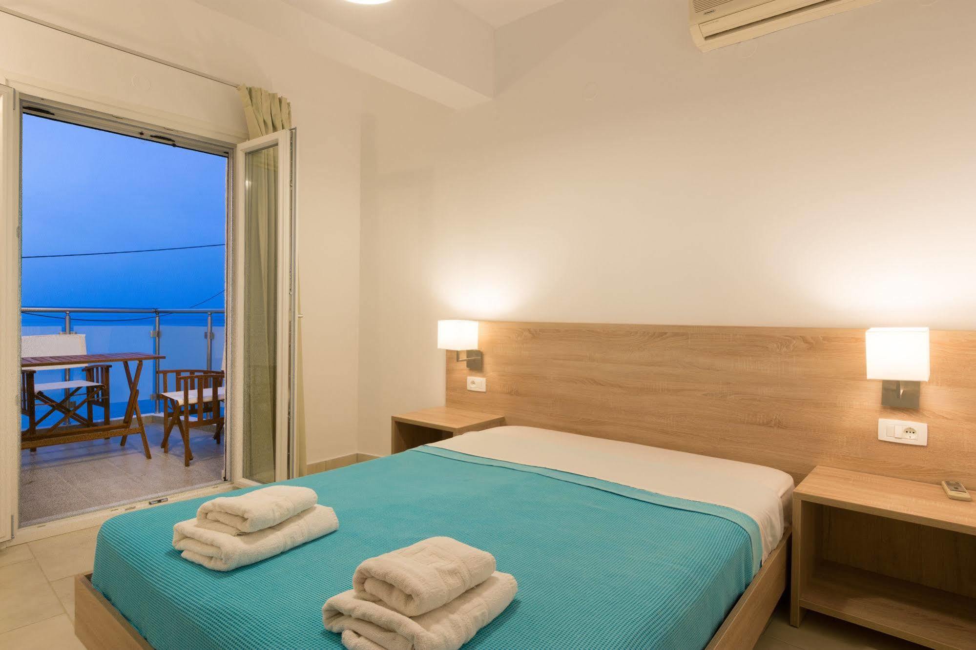 Socrates Apartmens & Restaurant Милатос Екстериор снимка