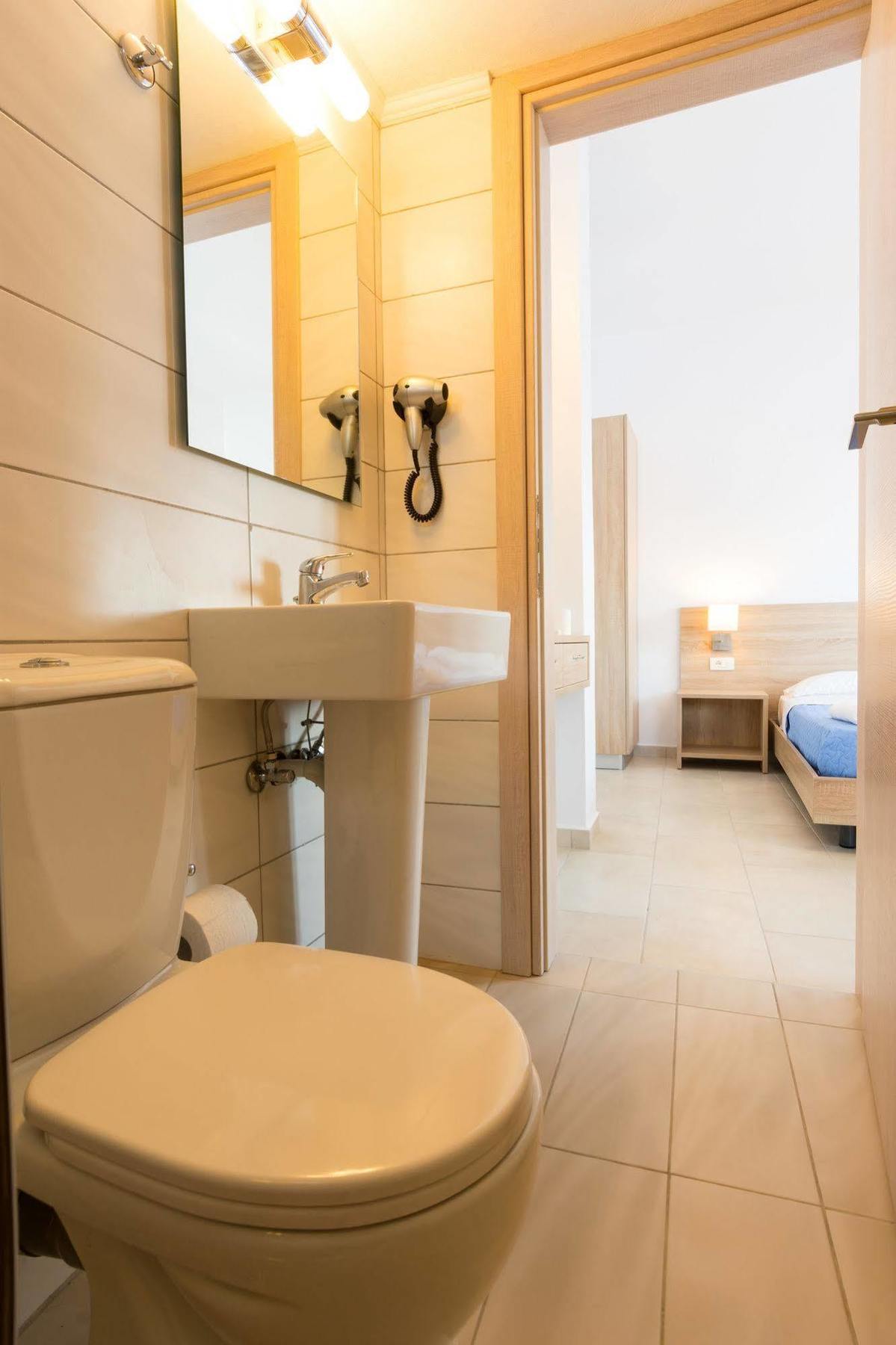 Socrates Apartmens & Restaurant Милатос Екстериор снимка