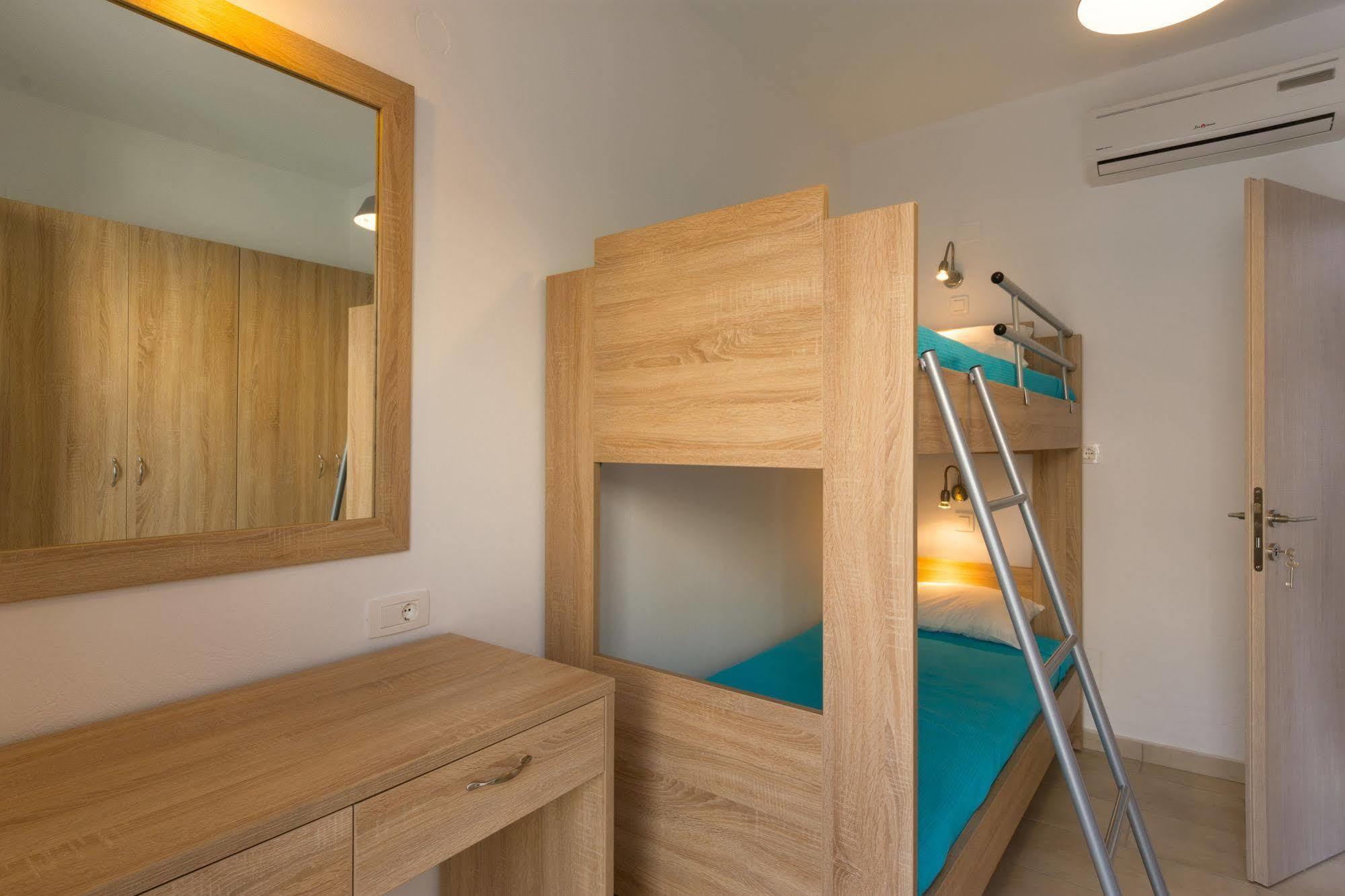 Socrates Apartmens & Restaurant Милатос Екстериор снимка