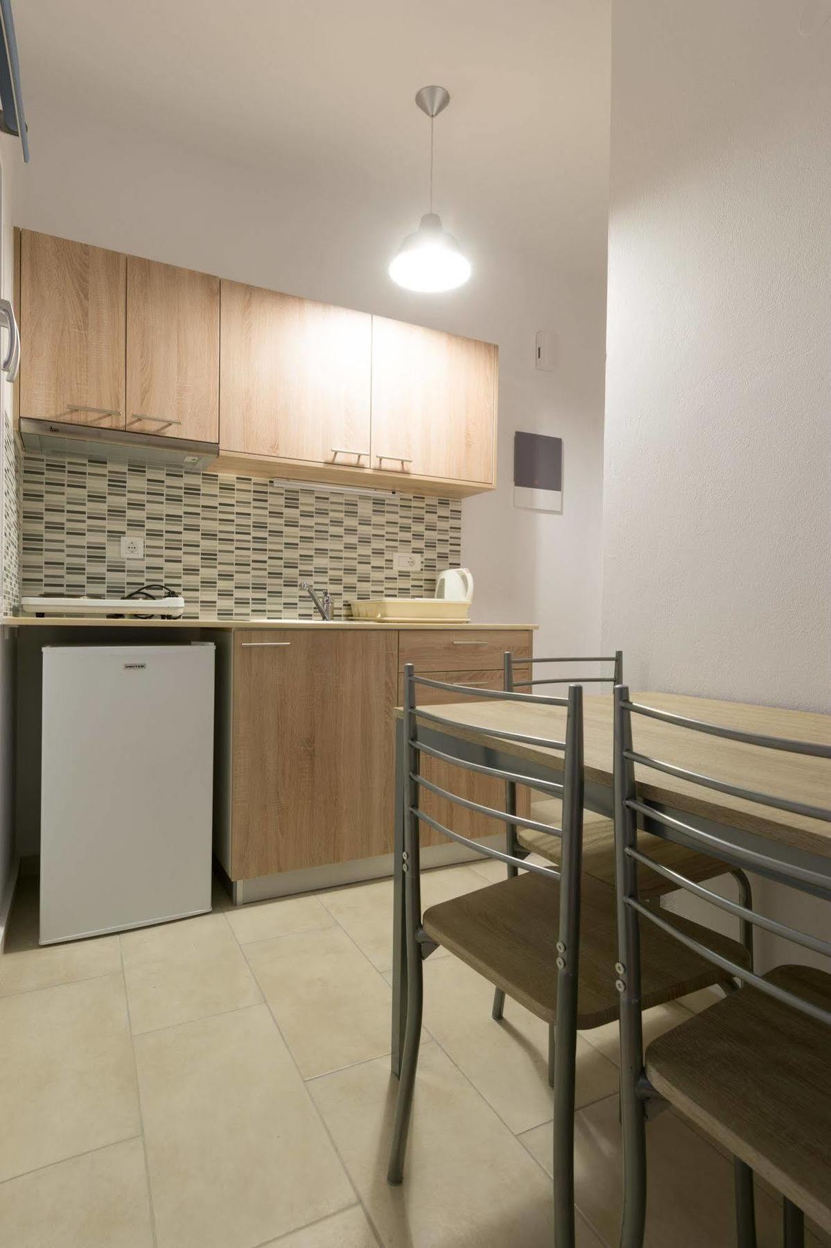 Socrates Apartmens & Restaurant Милатос Екстериор снимка
