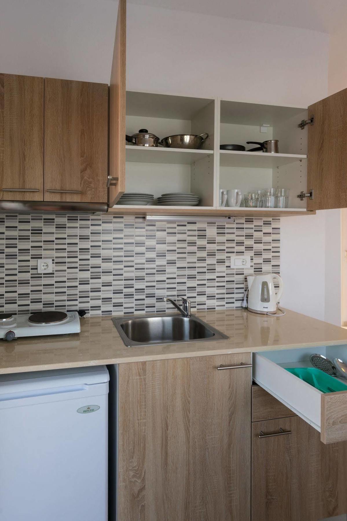 Socrates Apartmens & Restaurant Милатос Екстериор снимка