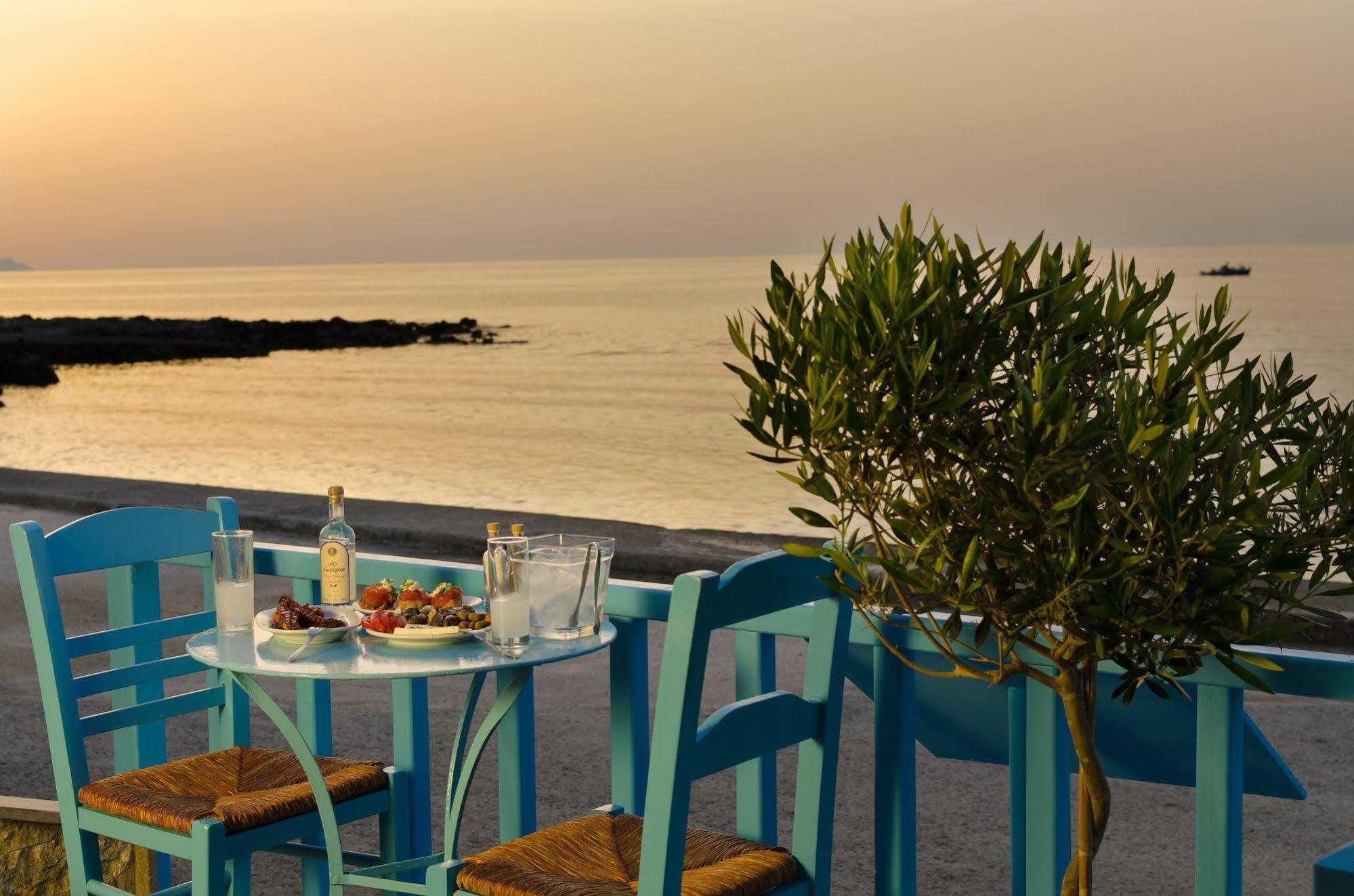 Socrates Apartmens & Restaurant Милатос Екстериор снимка